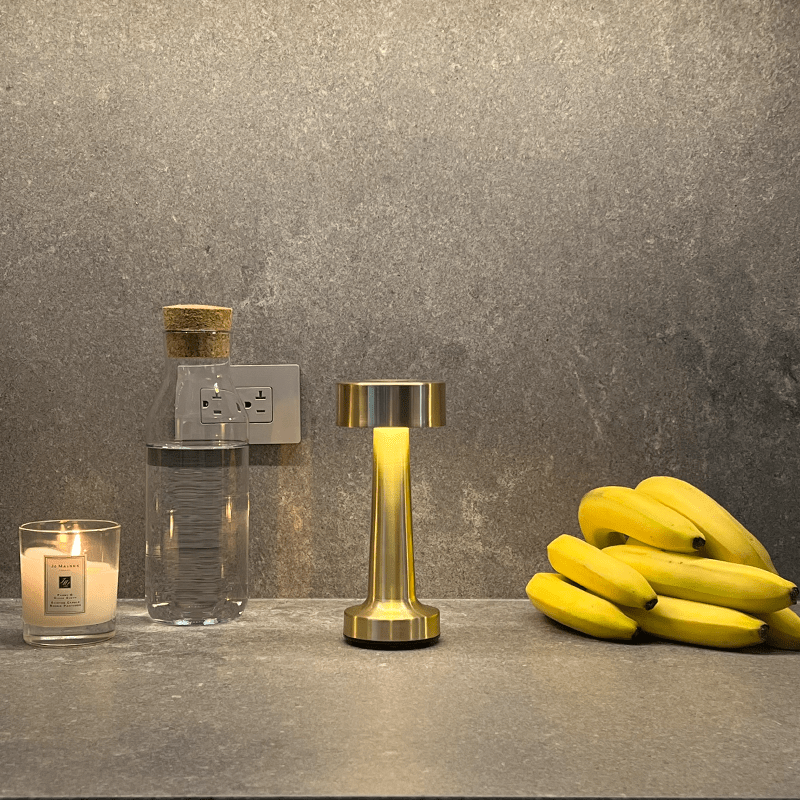 Portable table lamp