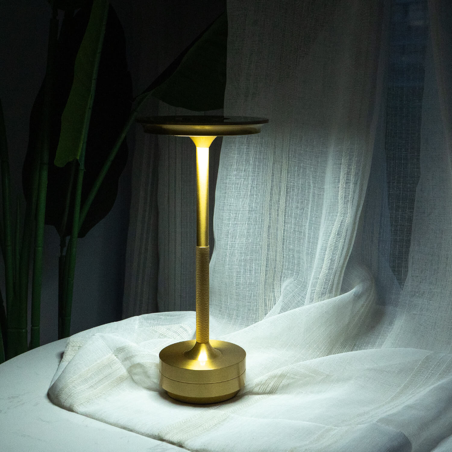 gold thin table lamp