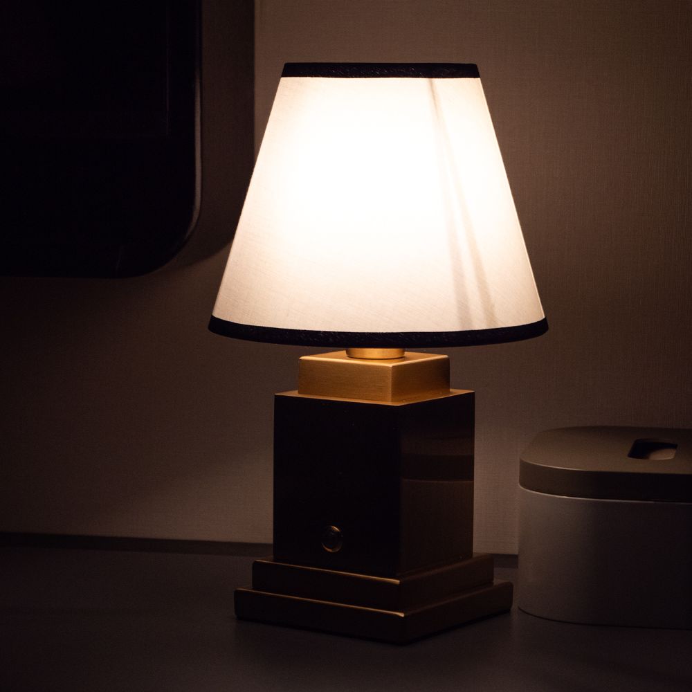 sturdy lamp