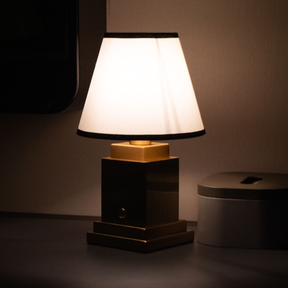 sturdy table lamp
