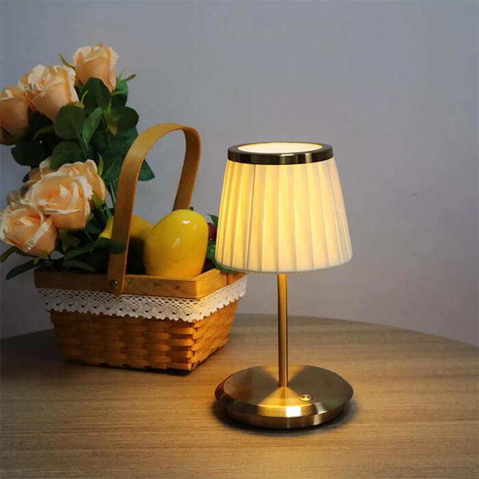Minimalist table lamp	