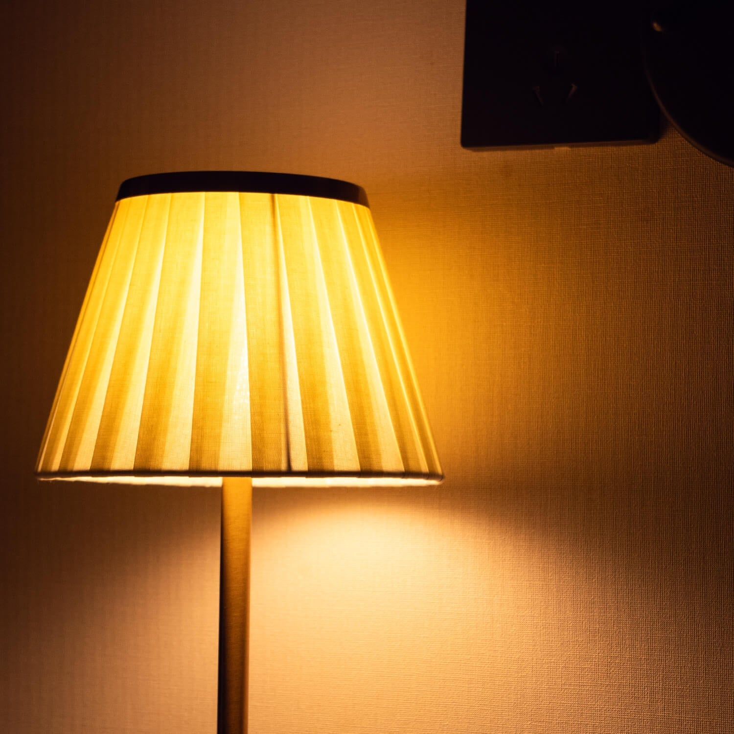 Soft light table lamp