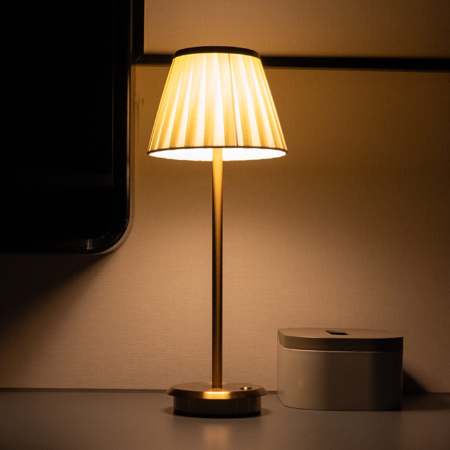 Table lamp for reading	