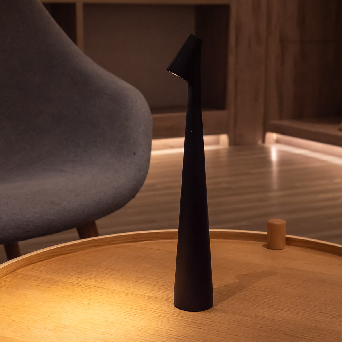 black sleek table lamp